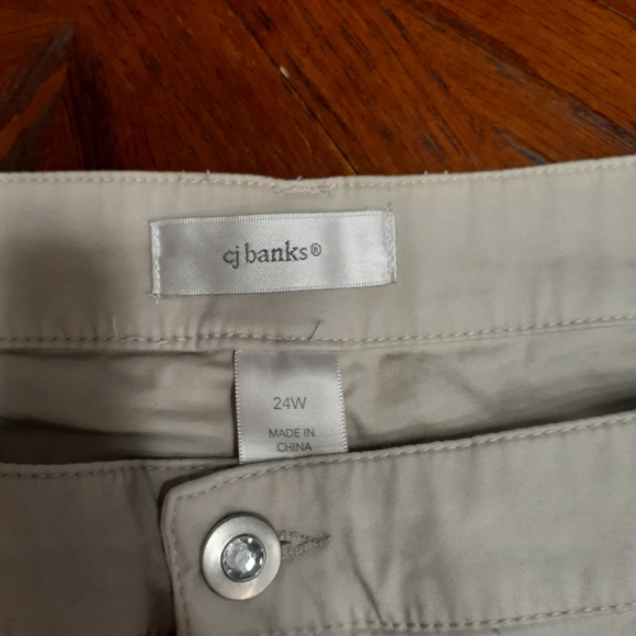 Capris - Picture 1 of 2